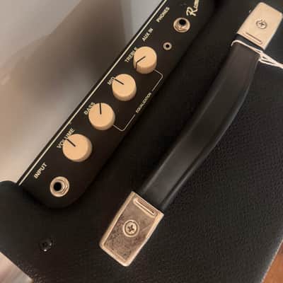 Fender Rumble 15 V3 15-Watt 1x8" Bass Combo 2015 - Present - Black image 3