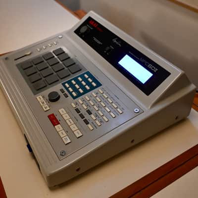Akai MPC60II Integrated MIDI Sequencer and Drum Sampler 1991 - 1994 - Grey image 2