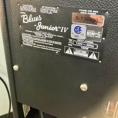 Fender Blues Junior IV 15-Watt 1x12" electric Guitar Combo amplifier Black image 3