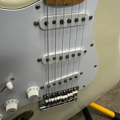 Fender Jimi Hendrix Artist Series Tribute Stratocaster 1997 - 2000 - Olympic White image 4