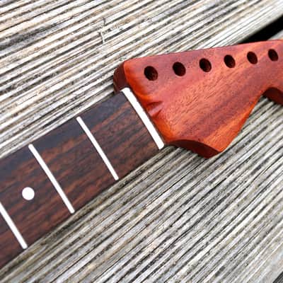 Stratocaster neck, mahogany, 22 frets, leveled and polished, 9,5" radius image 1