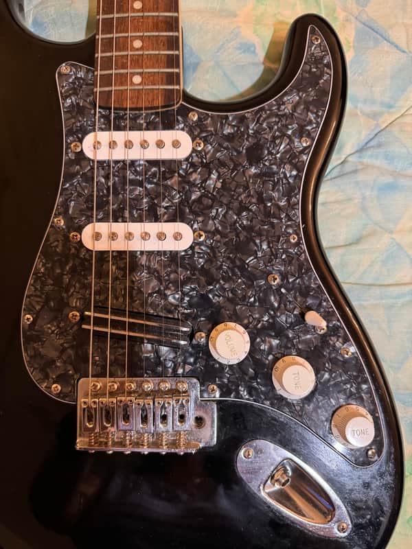 Fender Squire Stratocaster 2018 - BLACK image 1