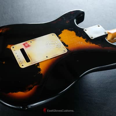 Fender Stratocaster S/S/H Black on Sunburst Aged Relic image 8