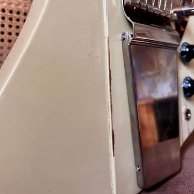 Firebird Replica // aged Vintage White // Vibrola image 2
