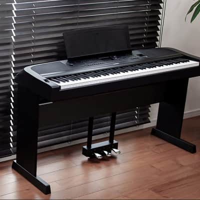 Yamaha DGX-670, 88-Key Portable Grand Piano w/L-300 Stand