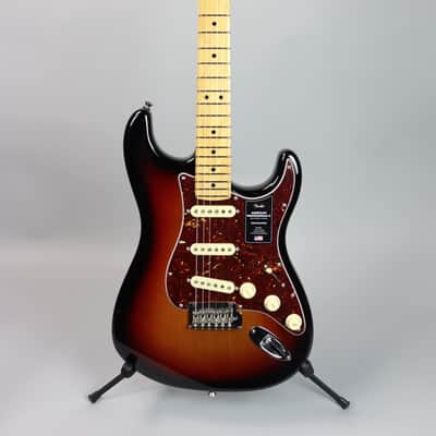 Fender American Professional II Stratocaster MN 3-Color Sunburst image 2