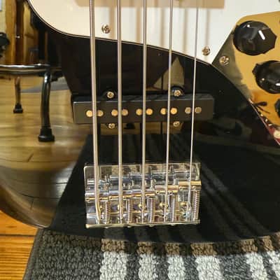 Squier Affinity Jazz Bass with Maple Fretboard 2021 - Present - Black image 10