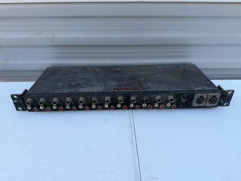 Dwight Cavendish VP-702 Audio and Video Distribution Amplifier UNTESTED image 1