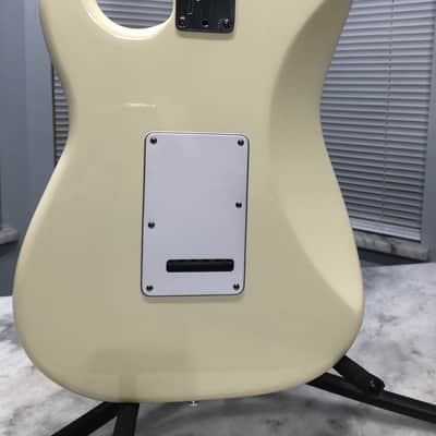 1987 USA Fender American Standard Stratocaster, Olympic White image 7