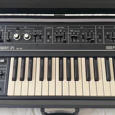 Roland SH-09 32-Key Monophonic Synthesizer 1978 - 1982 - Black