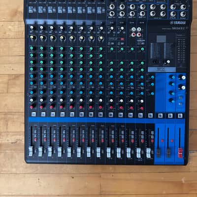 Yamaha EMX5000-12 12 Channel Powered Mixer 1000 Watt Mixing