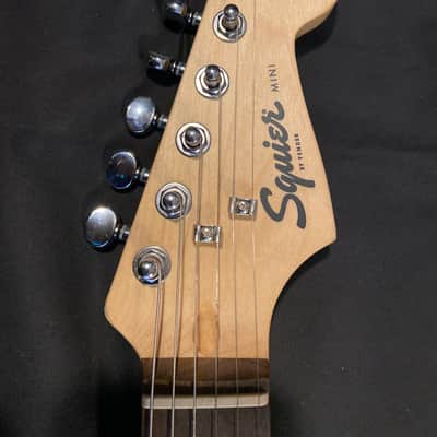 Squier Mini Stratocaster V2 with Laurel Fretboard 2020 - Dakota Red image 3