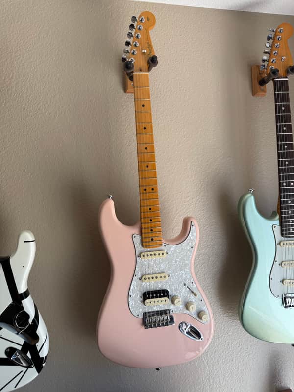 Fender American Professional II Stratocaster HSS with Maple Fretboard 2020 - Present - Shell Pink