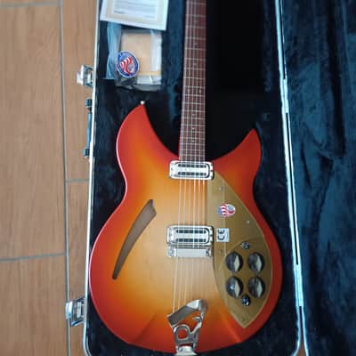 Rickenbacker 330 Limited Edition Collector image 2