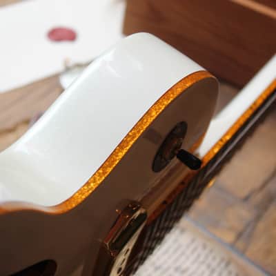 EPIPHONE "Limited Edition Wildkat Royale Bigsby Pearl White" 3, 69 KG image 11