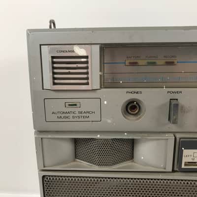 Vintage Realistic SCR-8 Boombox 14-778A For Parts Only Radio image 6