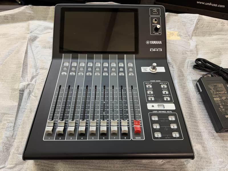 Yamaha DM3D 22-Channel Digital Mixer 2023 - Present - Black image 1
