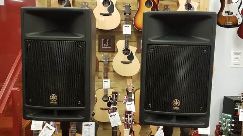 Yamaha  Stagepas 300 portable PA system image 1
