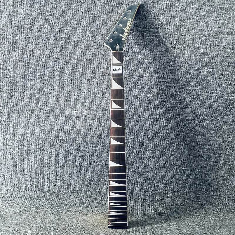 Jackson 5 String Bass Maple Neck, 24 Frets Rosewood Fingerboard image 1
