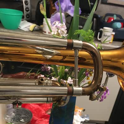 SUMMER DEAL RARE LARGE BORE HOLTON MODEL 51 TRUMPET ORIGINAL FINISH COMPRESSION FINE LARGEST BORE HOLTON MADE ELKGART MADE WITH GOOD CASE image 13