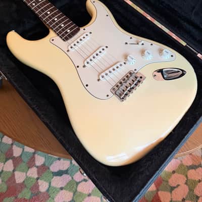 2005 Fender American Vintage '70s Stratocaster image 2