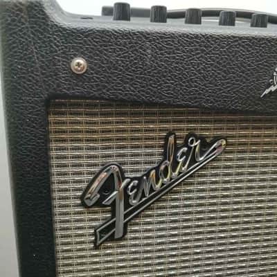 Fender Mustang I V.2 20-Watt 1x8" Modeling Guitar Combo 2013 - 2018 - Black image 2