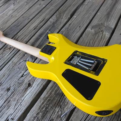 BC rich Gunslinger 2012 - Yellow w/Upgrades image 6