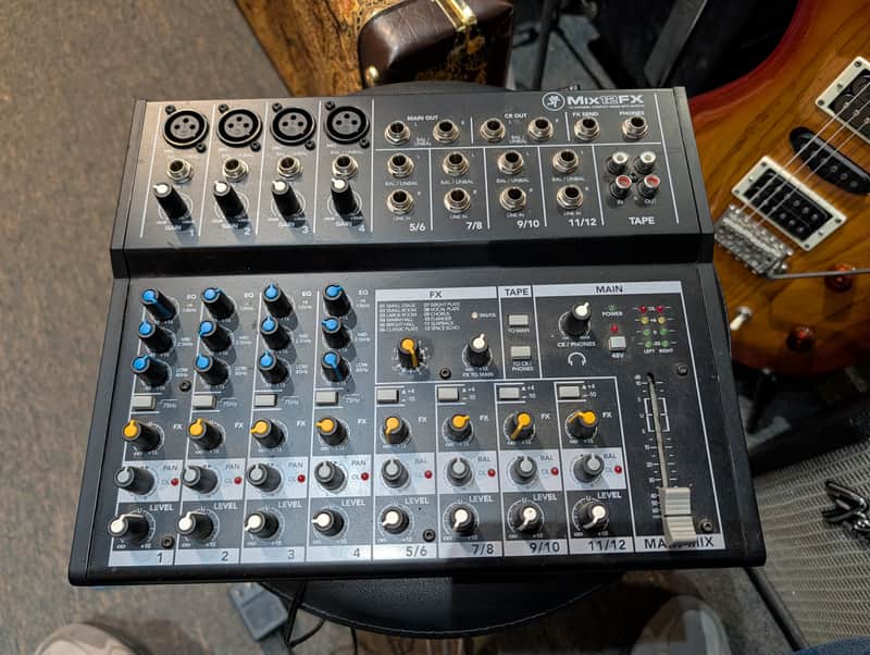 Mackie Mix12FX 12-Channel Compact Mixer with Effects 2015 - Present - Black image 1