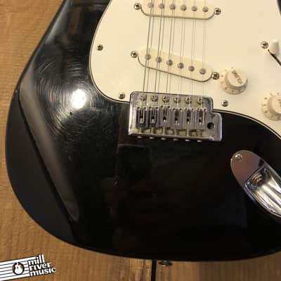 Peavey International Series Raptor 1 SSS Electric Guitar Black image 9