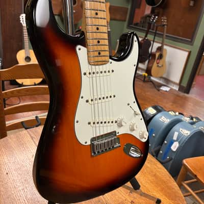 1994 Fender 40th Anniversary American Standard Stratocaster with Maple Fretboard Brown Sunburst image 3