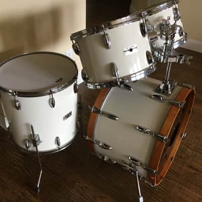 1970's Yamaha Recording Custom 9000 Series White Drum Set- image 2