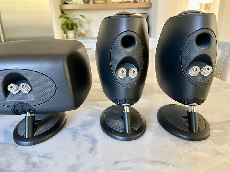 Klipsch Bookshelf Speakers; 4 RSX-3 Satellites & 1 RCX-3 Center