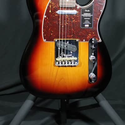 Fender American Professional II Telecaster with Rosewood Fretboard 2024 - 3-Color Sunburst image 3