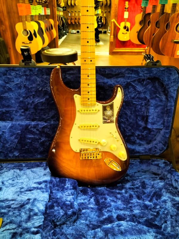 Fender 75TH ANNIVERSARY COMMEMORATIVE STRATOCASTER Maple Fingerboard, 2-Color Bourbon Burst image 1
