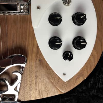 Rickenbacker 330 2023 - Walnut image 8
