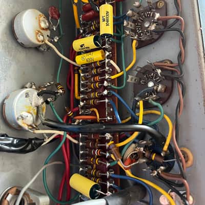 Gibson GA-19RVT Falcon 15-Watt 1x12" Guitar Combo 1962 - 1967 - Brown image 16
