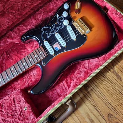 Near Mint!!! Fender Signature Stevie Ray Vaughan Stratocaster 3-Color Sunburst, Pro Set image 2
