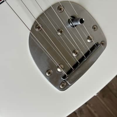 Squier Vintage Modified Jazzmaster with Laurel Fretboard 2018 - 2019 - Olympic White electric guitar tortoise image 10
