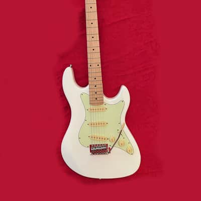 Strinberg STS100 White Stratocaster with tremolo, Gig bag included image 2
