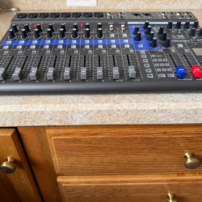 Zoom LiveTrak L-12 Digital Mixer / Recorder 2010s - Grey / Blue image 2