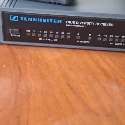 Sennheiser Sennheiser EM1031-U True Diversity Receiver + SK3063-U Hiden Plus Transmitter image 10