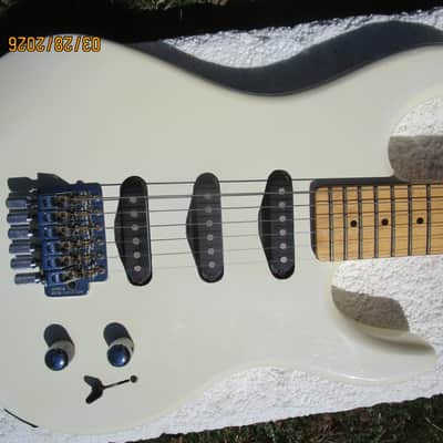 Washburn G-3V Strat Style Guitar, 1986, Japan, Pat. Floyd Rose, Gig Bag image 6