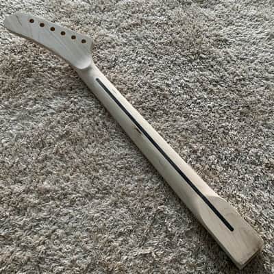 Banana Headstock Guitar Maple Wood Neck, 22 Frets Fingerboard image 3