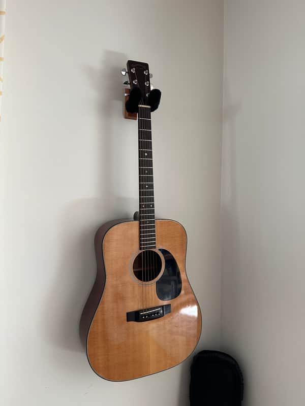 Takamine G330 - Lawsuit Era image 1