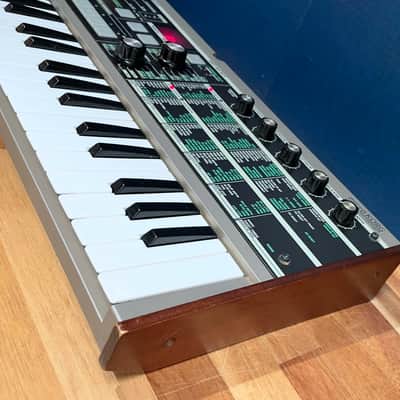 Korg MicroKORG 37-Key Synthesizer/Vocoder - Silver image 4