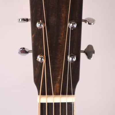 Larrivee OM-40-MH-0-0-M-00-0-99: OM-40 Mahogany Top, back and sides, Vintage Burst & Pyramid Bridge 2026 image 13