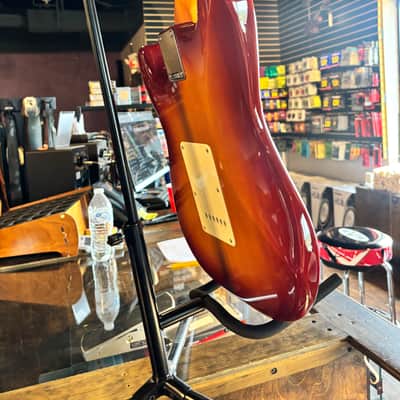 Squier Classic Vibe Limited Edition 60's Strat - Orange Burst image 3