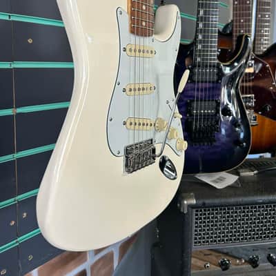 Fender Standard Stratocaster Arctic White 2018 Electric Guitar image 3