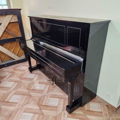Yamaha U1 upright japanese piano image 3