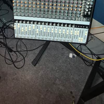 Mackie Onyx 1640 16-Channel Analog Mixer 2003 - 2009 - Black image 1